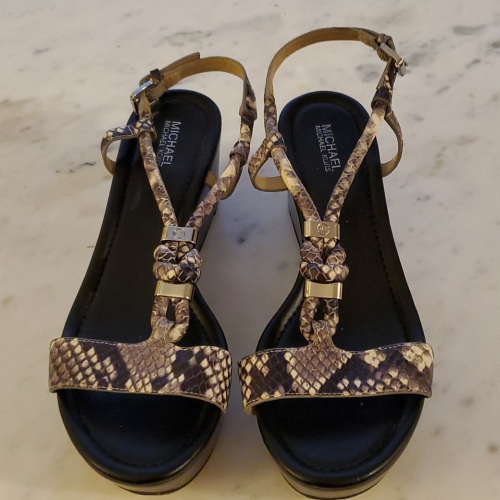 Michael kors sandals size 7